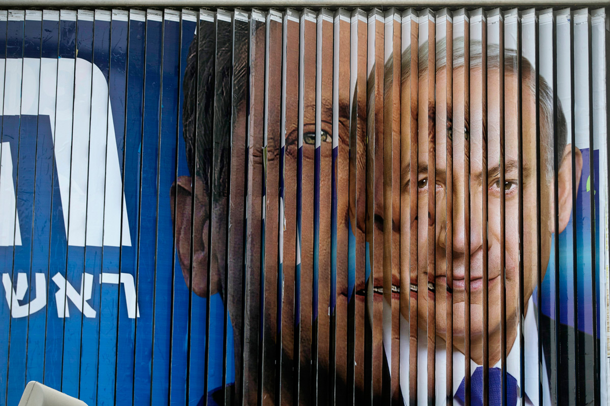 Images of Benjamin Netanyahu and Isaac Herzog rotate on a campaign billboard in Tel Aviv on March 9, 2015. REUTERS/Baz Ratner.
