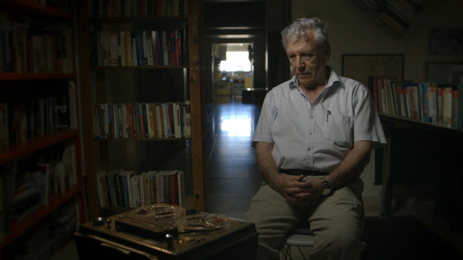 Amos Oz listens to testimony he gave after the Six-Day War, in which he fought. Photo by Avner Shahaf.
