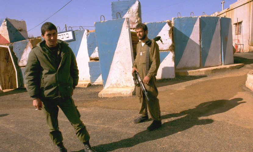 IDF soldiers at a stronghold in the Lebanon security zone, 1989. Ayalon Maggi/Israel Government Press Office.
