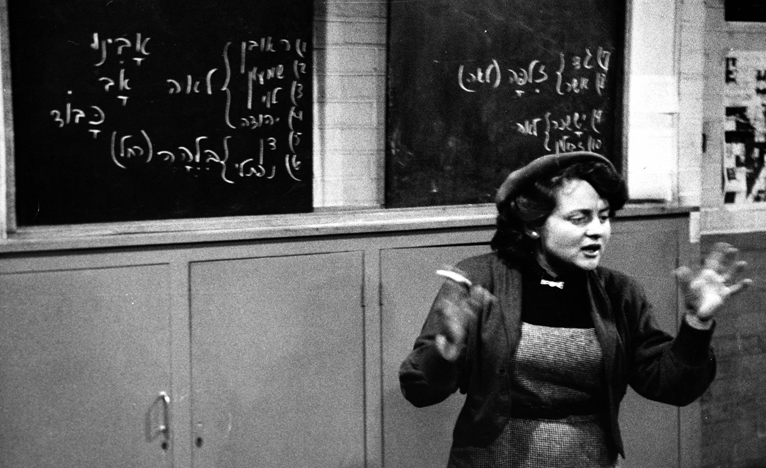 Teaching Hebrew in 1955. (Photo by © Hulton-Deutsch Collection/CORBIS/Corbis via Getty Images).
