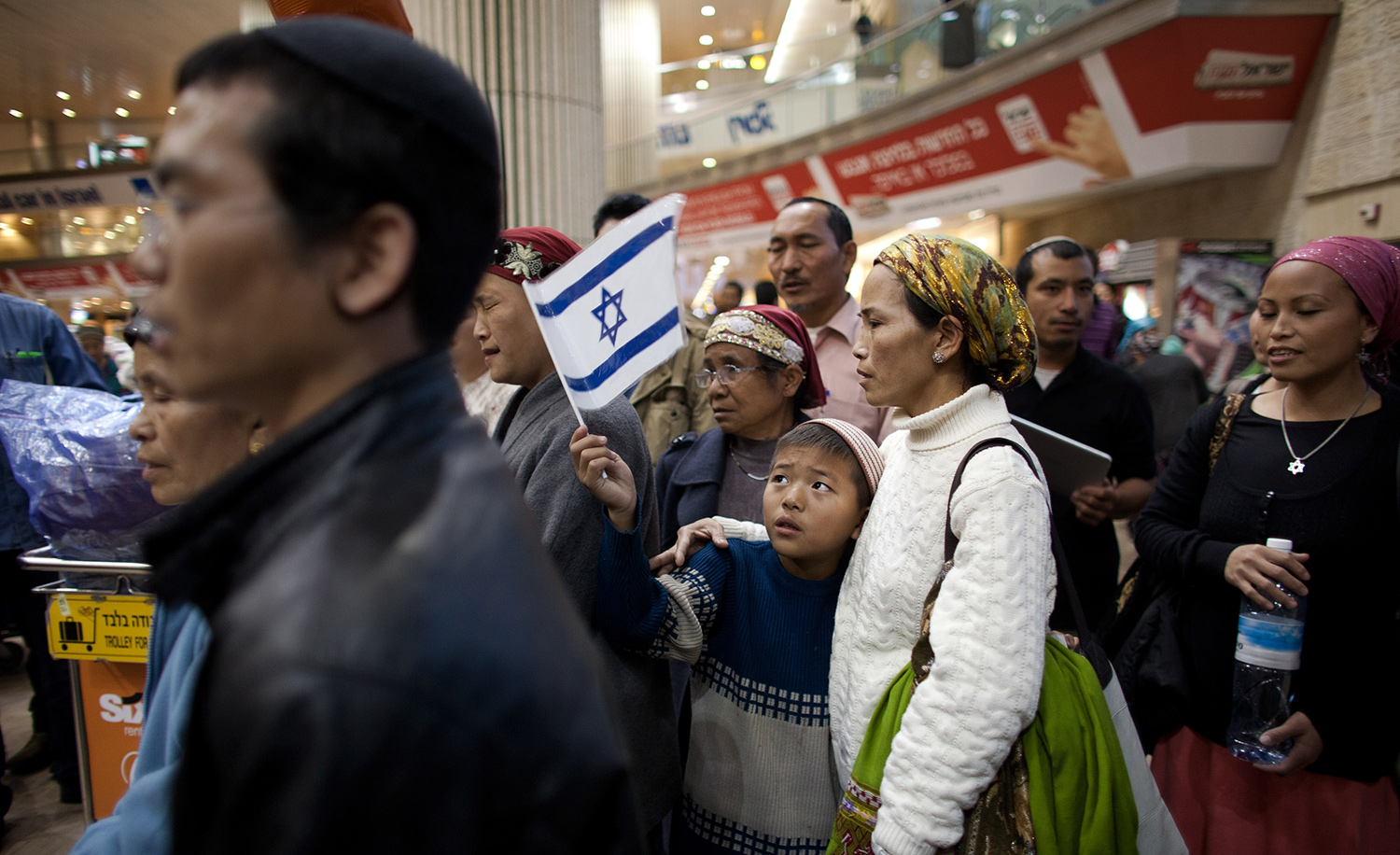 Bnei Menashe (re)marry in traditional clothing - Shavei Israel