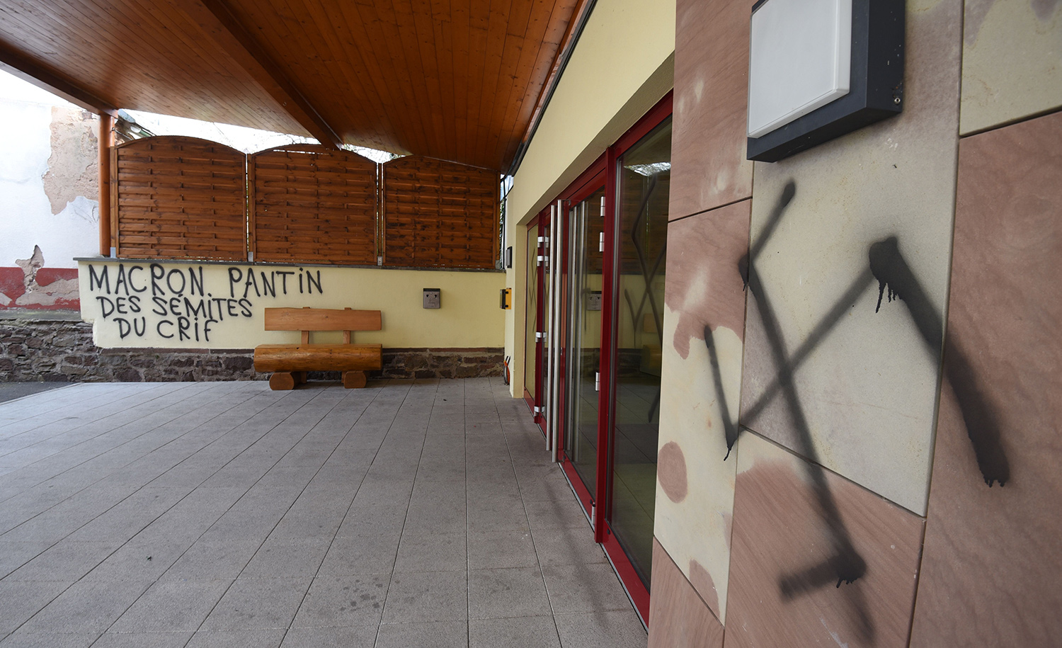 Anti-Semitic graffiti on the wall of the city hall in Heiligenberg in eastern France. PATRICK HERTZOG/AFP/Getty Images.
