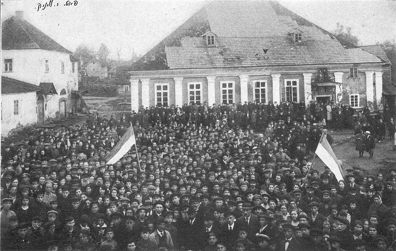 The yeshiva in Novaredok, May 9, 1920. Wikipedia.

