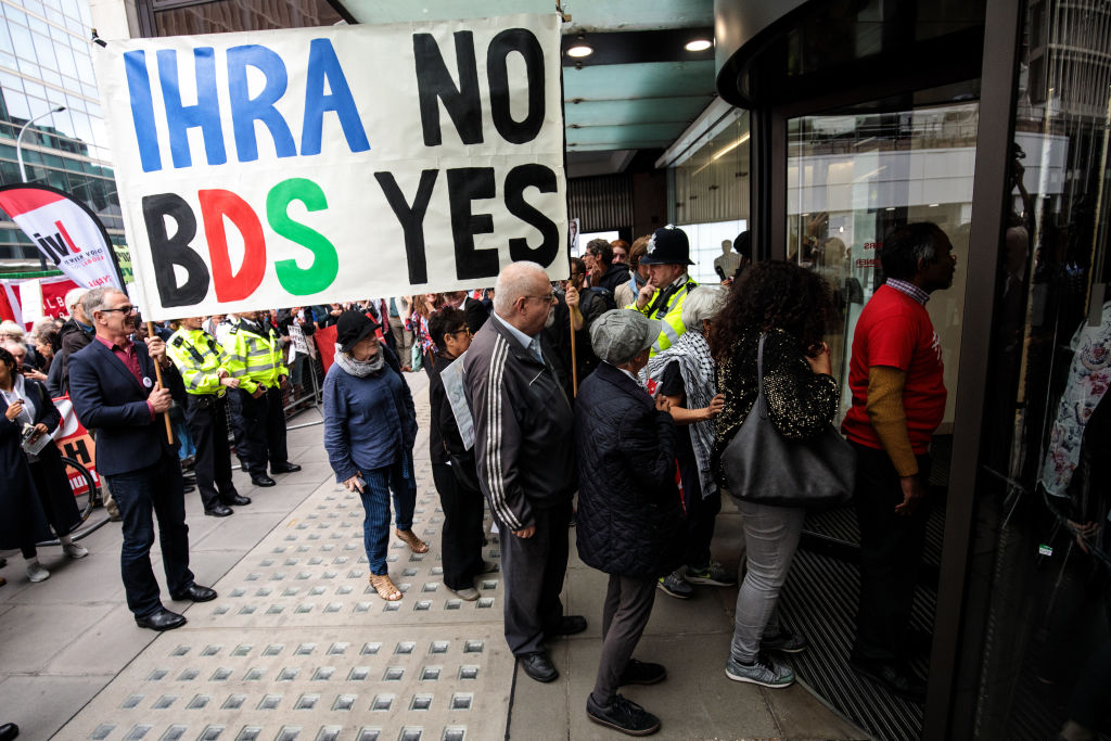 On September 4, 2018, in London, protesters demonstrate against the adoption of the IHRA definition of anti-Semitism. Photo by Jack Taylor/Getty Images.
