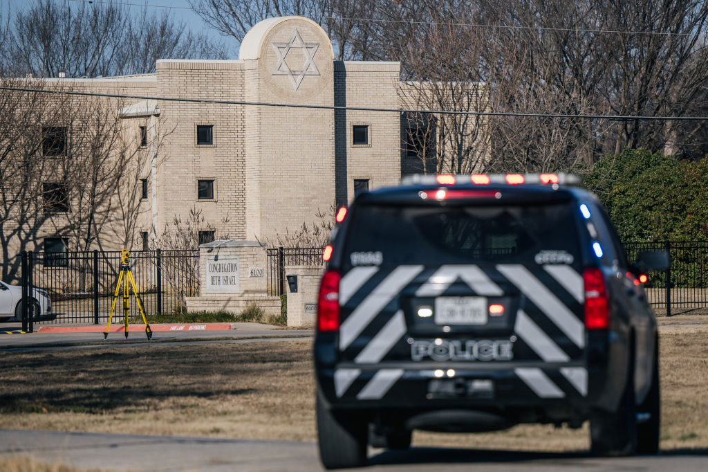 A police car sits near Congregation Beth Israel on January 16, 2022 in Colleyville, Texas, after four people were held hostage by a gunmen in the synagogue for nearly 12 hours. Photo by Brandon Bell/Getty Images.
