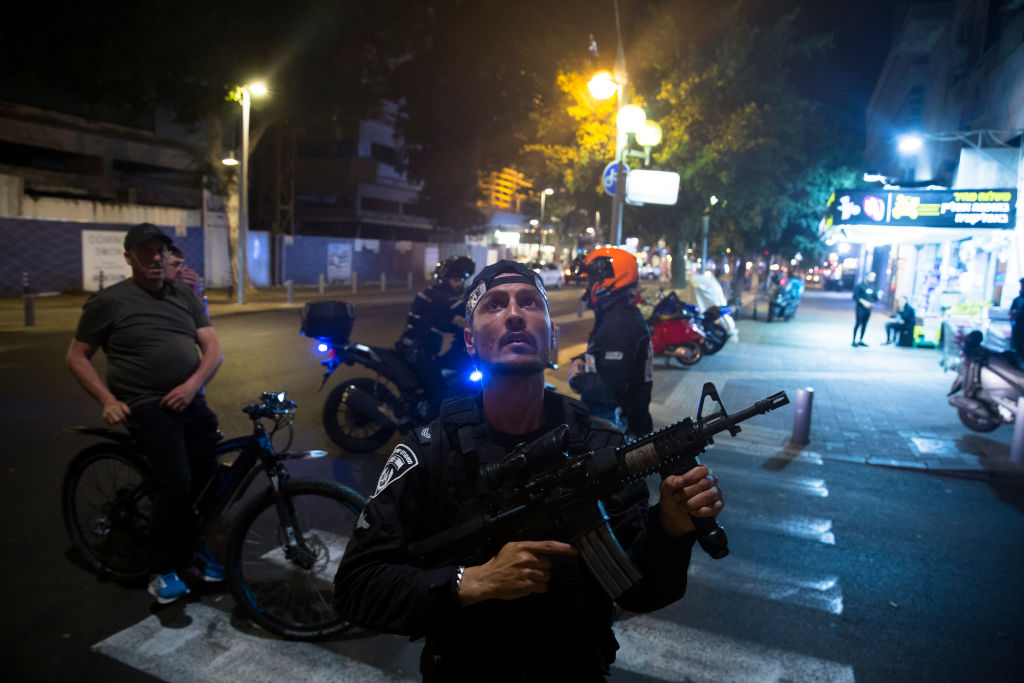 On April 7, Israeli police and army forces hunt for a gunman after a shooting terror attack on Dizengoff street in Tel Aviv. Photo by Amir Levy via Getty Images.
