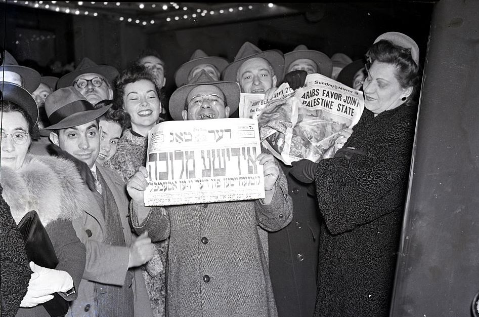 In 1947, a group of New Yorkers hold up Jewish newspapers that report the news of Israel&#8217;s independence. Via Getty Images.
