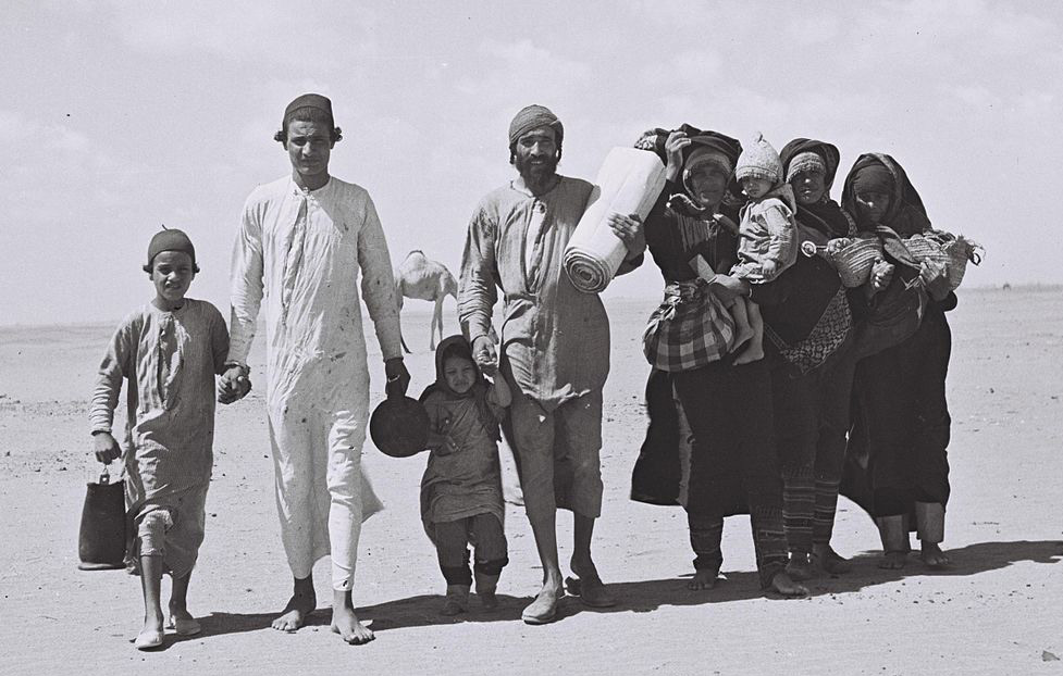 Yemenite Jews walking to Aden, the site of a transit camp, ahead of their emigration to Israel in 1949. Zoltan Kluger/Government Press Office.
